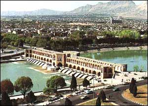 https://www.iranchamber.com/cities/esfahan/images/pole_khajou.jpg